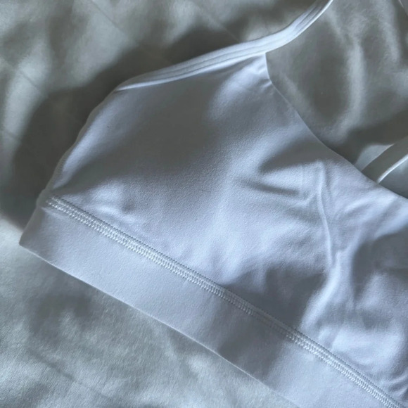 🆕🤍 Lululemon Flow Y Bra Adjustable Bra White - Picture 4 of 11